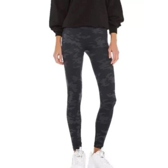 Spanx Womens Look at Me Now Seamless Leggings Camo Size Medium - Picture 3 of 7